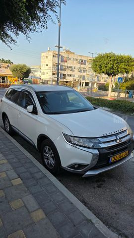 מיצובישי אאוטלנדר