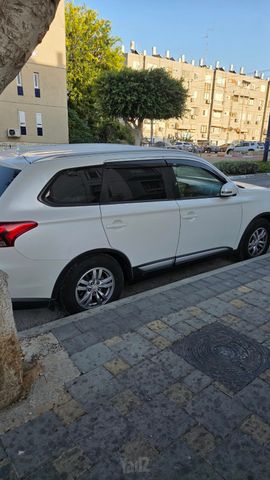 מיצובישי אאוטלנדר