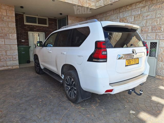 טויוטה לנד קרוזר