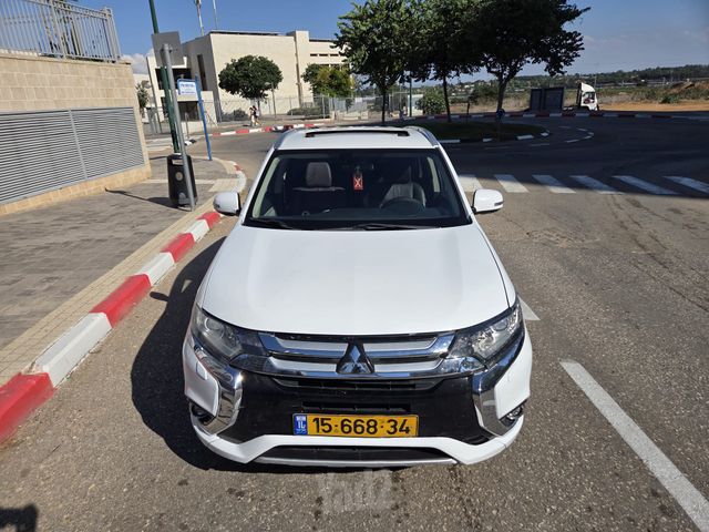 מיצובישי אאוטלנדר