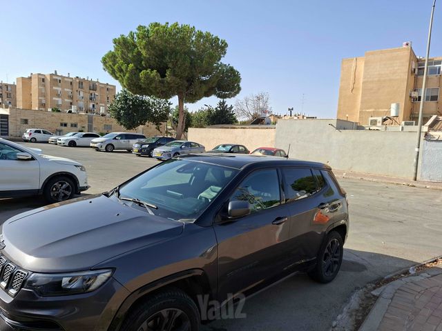מודעת רכב ג'יפ קומפאס