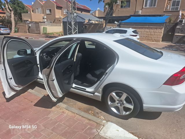 וולוו S80
