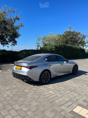 לקסוס IS