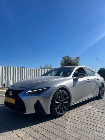 לקסוס IS