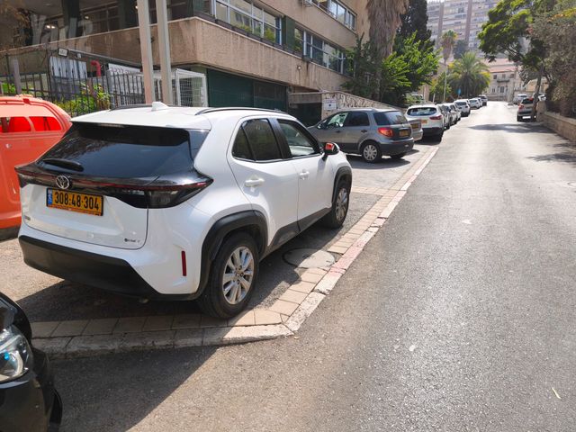 טויוטה יאריס קרוס