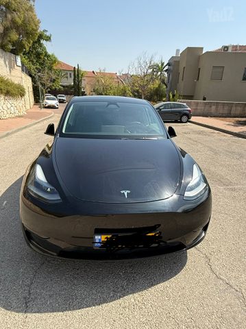 מודעת רכב טסלה מודל Y