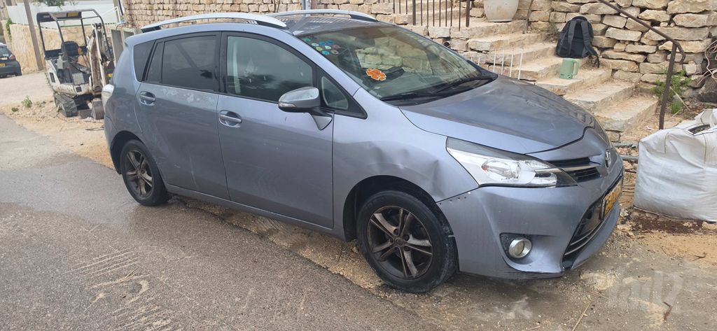 מודעת רכב טויוטה ורסו