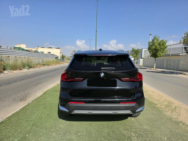 ב מ וו X1