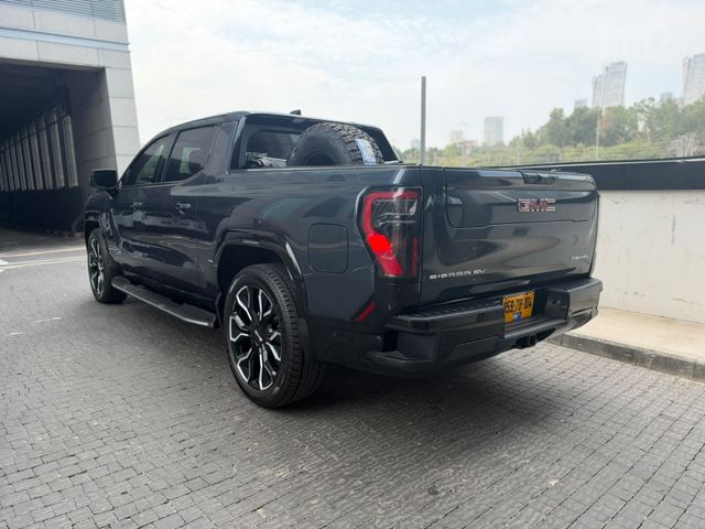 ג'י.אם.סי סיירה EV