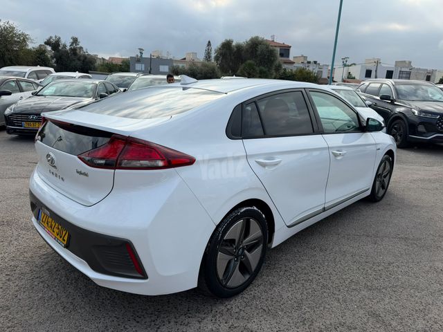 יונדאי איוניק
