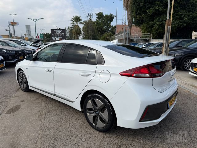 יונדאי איוניק