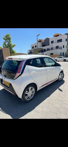 טויוטה אייגו