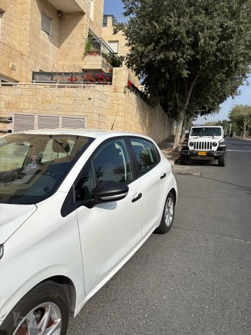 פיג'ו 208