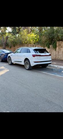 מודעת רכב אאודי E-tron