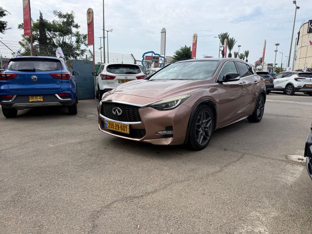 אינפיניטי Q30