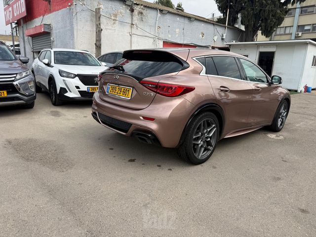 אינפיניטי Q30