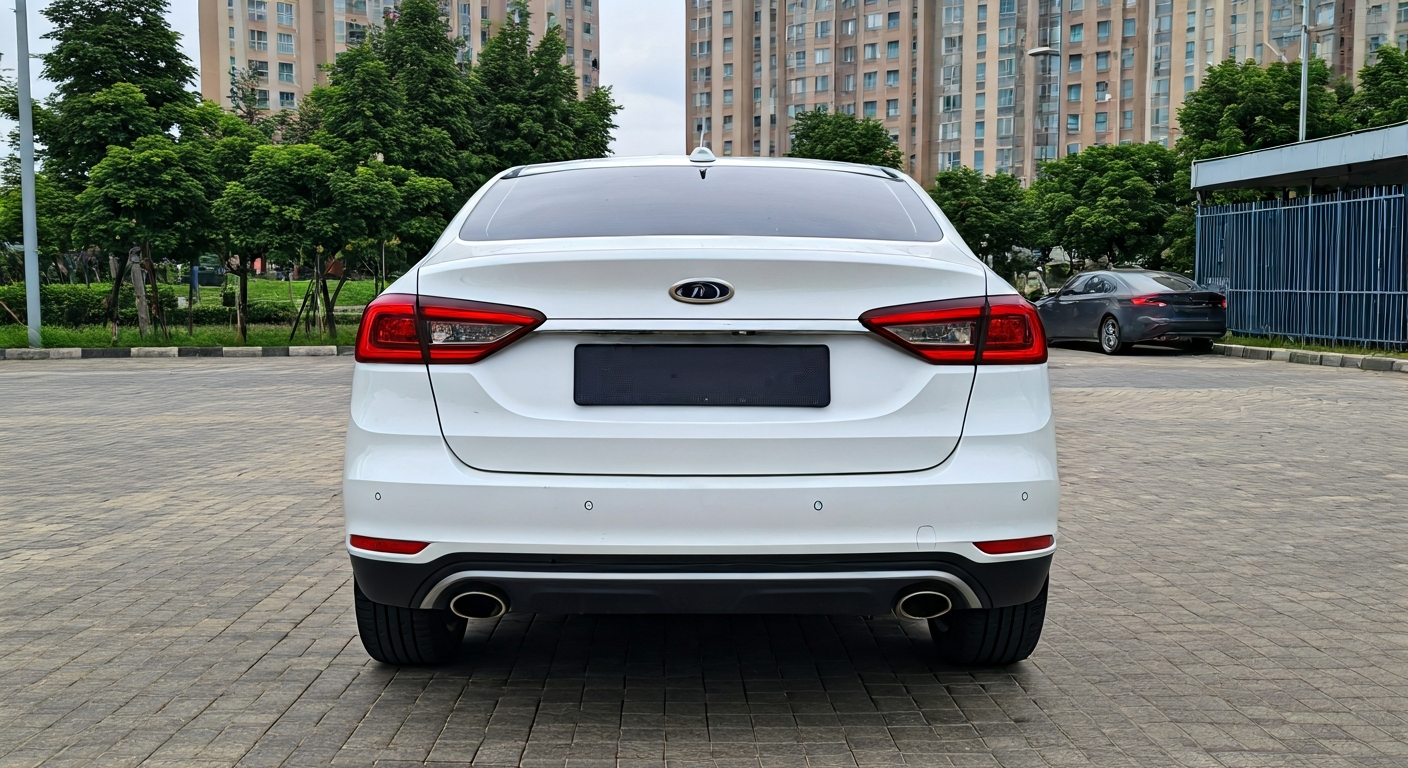 ג'אקו J8